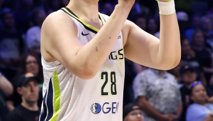 开云注册网址-上场刚生涯新高本场依然不受重用！李月汝跌至轮换末端仅3分2帽