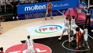 哥们你传球键呢刘李篮下面对包夹 不传大空位队友