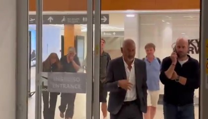 霍伊伦抵达罗马，即将与那不勒斯完成签约体检