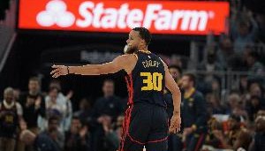 止两连败！库里复出砍23分4板6助3断 下半场反超后狂跌命中率